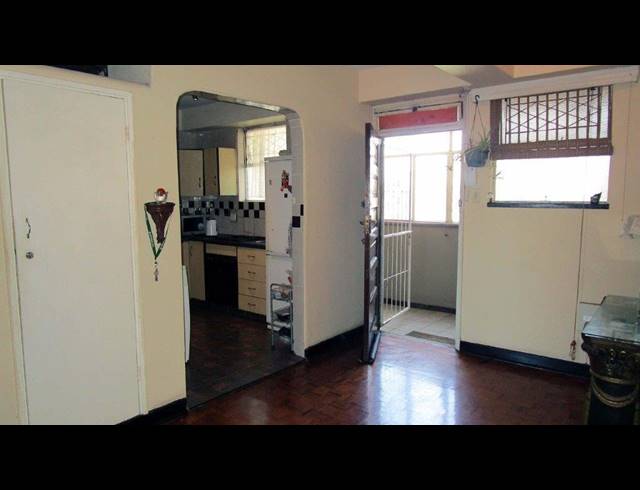 1.5 BEDROOM APARTMENT FOR SALE IN ESPLANADE